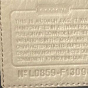 I am selling a crème colored coach purse .